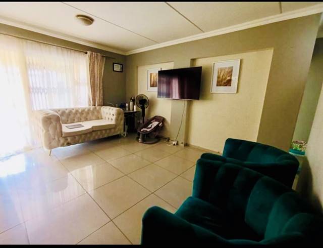 3 BEDROOM APARTMENT RENTED IN CLUBVIEW